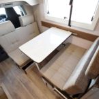 4人でテーブルを囲む事ができるダイネット